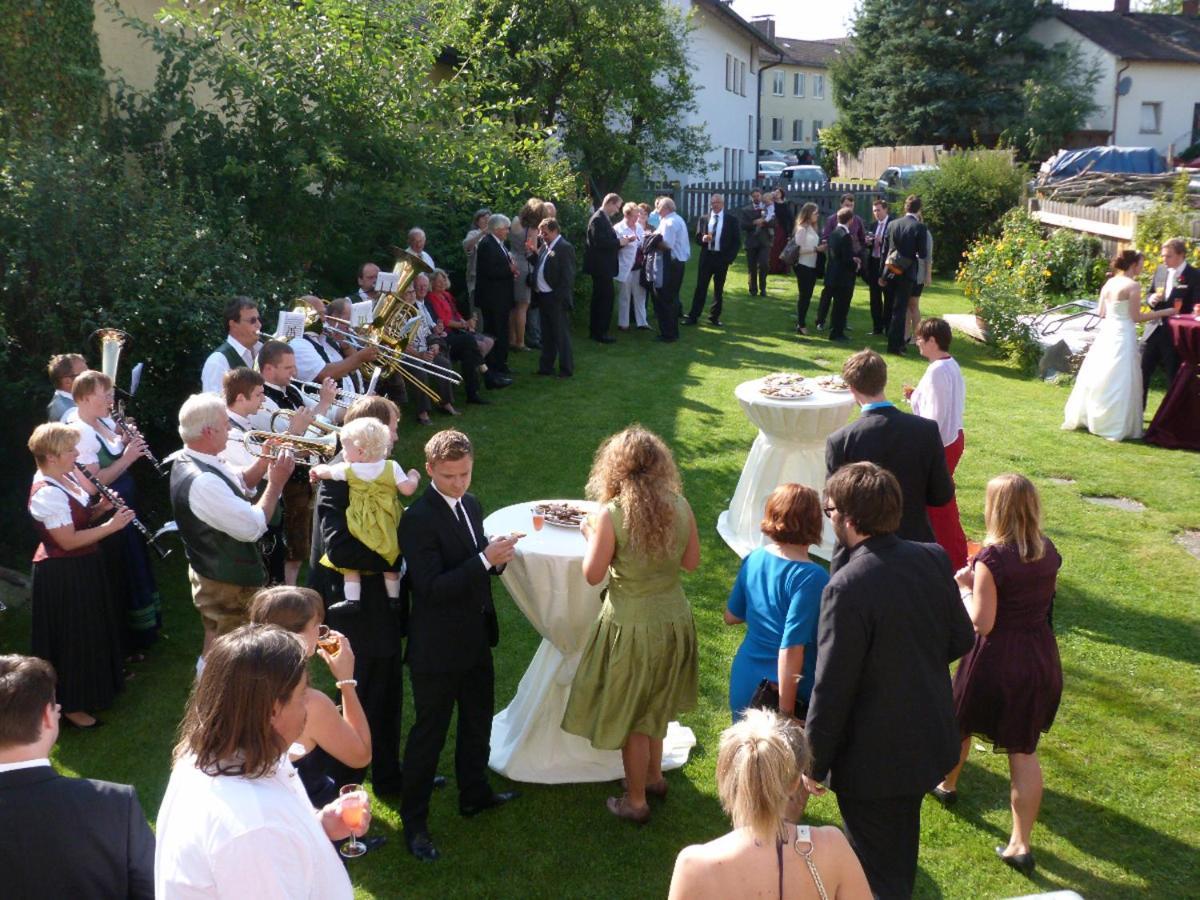 Hotel-Gasthof zum Bach Neukirchen beim Heiligen Blut Exterior foto