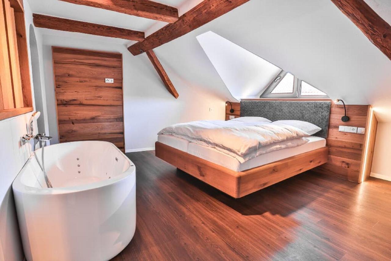 Hotel-Gasthof zum Bach Neukirchen beim Heiligen Blut Exterior foto