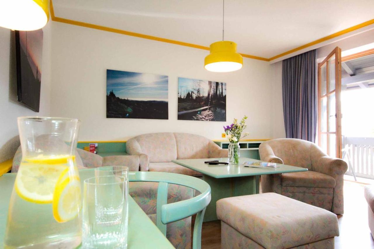Hotel-Gasthof zum Bach Neukirchen beim Heiligen Blut Exterior foto