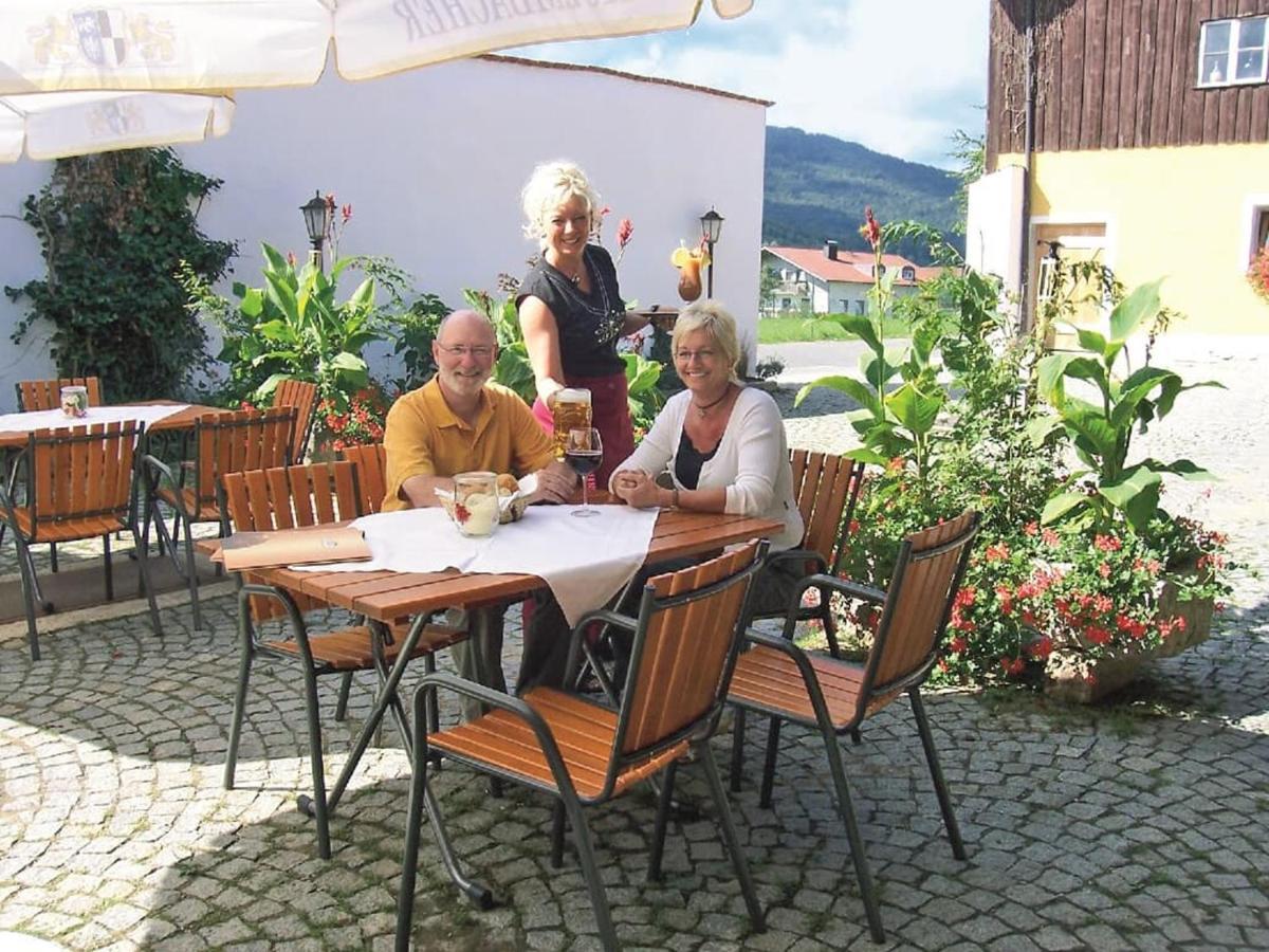Hotel-Gasthof zum Bach Neukirchen beim Heiligen Blut Exterior foto
