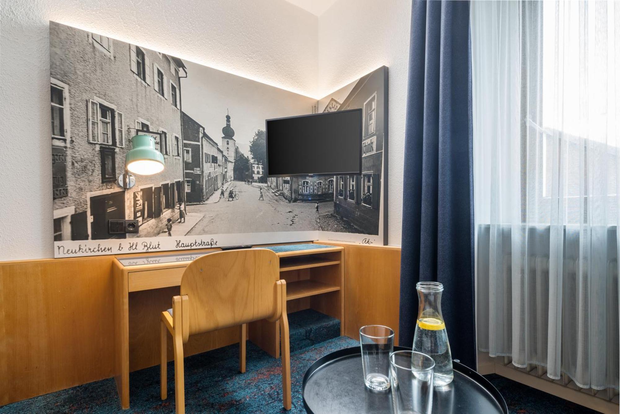 Hotel-Gasthof zum Bach Neukirchen beim Heiligen Blut Exterior foto
