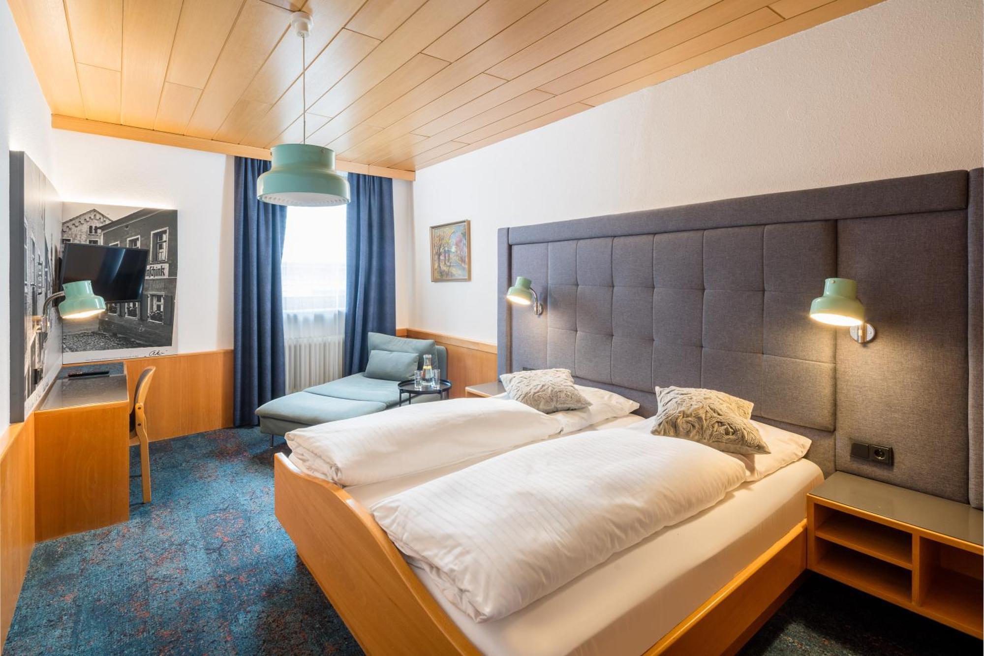 Hotel-Gasthof zum Bach Neukirchen beim Heiligen Blut Exterior foto